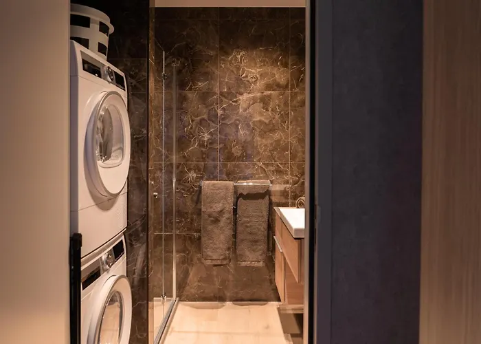 348 Short Гаага