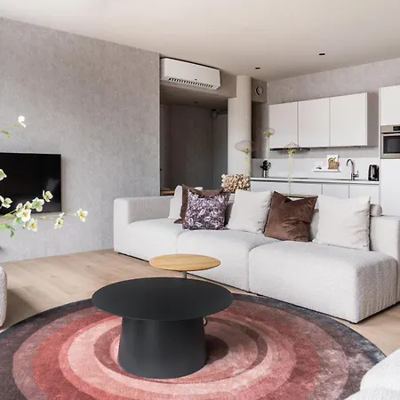 Apartament 348 Short *