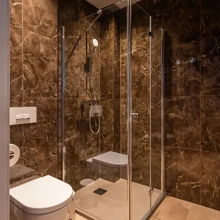 Apartament 348 Short *