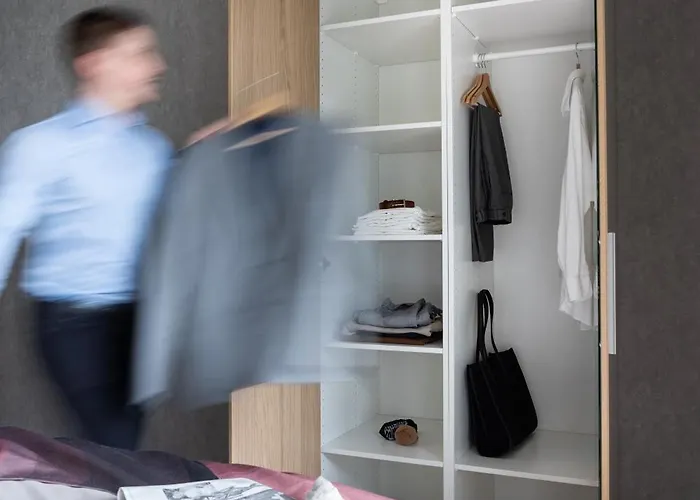 348 Short Appartement *