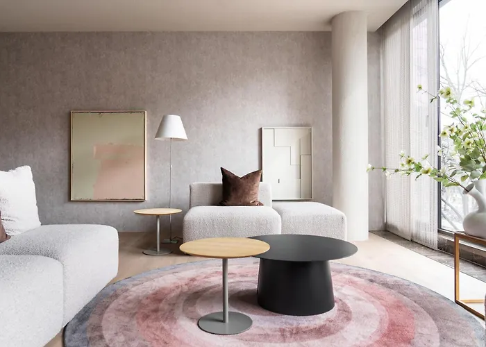 348 Short デン・ハーグ