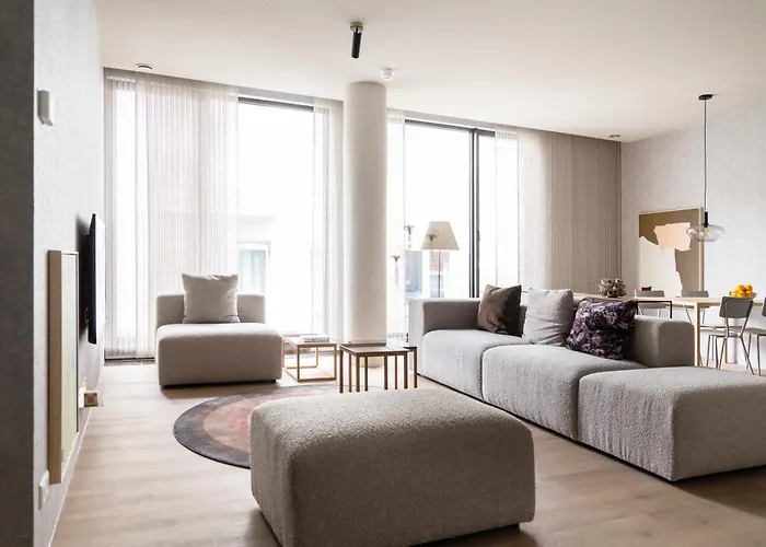 348 Short لاهاي