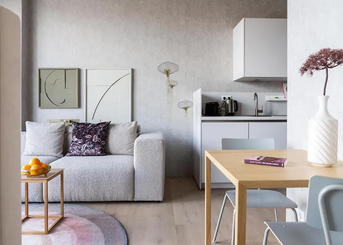 348 Short Apartment *