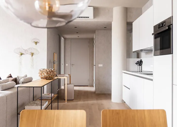 348 Short Apartment *