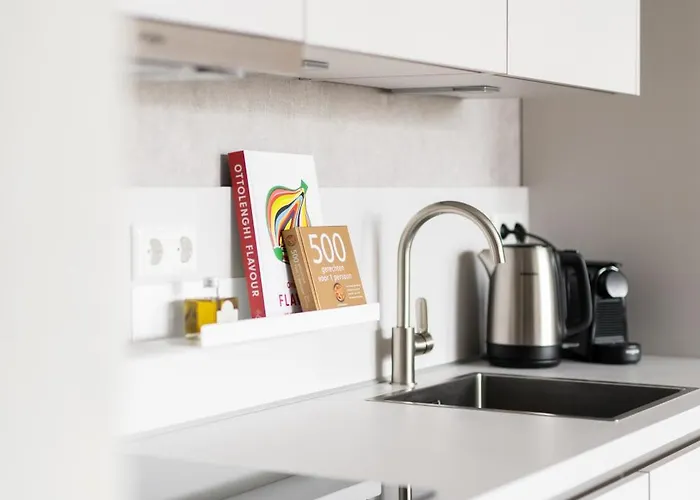 348 Short Apartment *